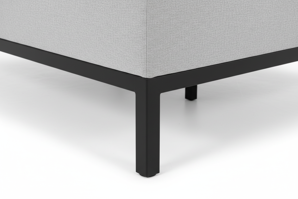 Frame and matte black legs detail