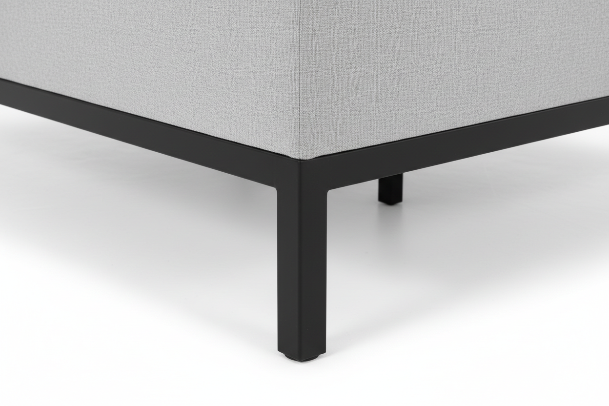 Frame and matte black legs detail